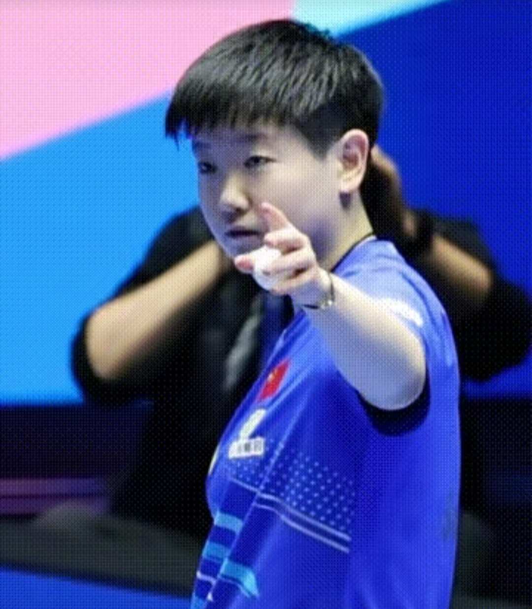 包含哈兰德重返赛场，表现优异首场状态出色，巴塞罗那观众沸腾！的词条