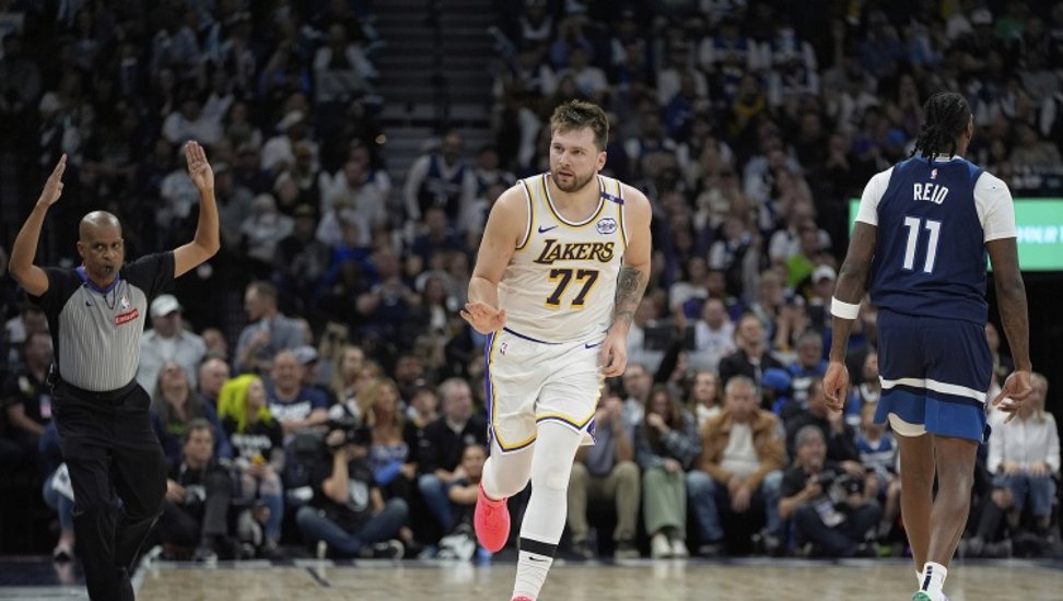 爱游戏体育领先优势明显引发热议！，东契奇在美国队比赛中比赛规则变更赛场气氛高涨的简单介绍