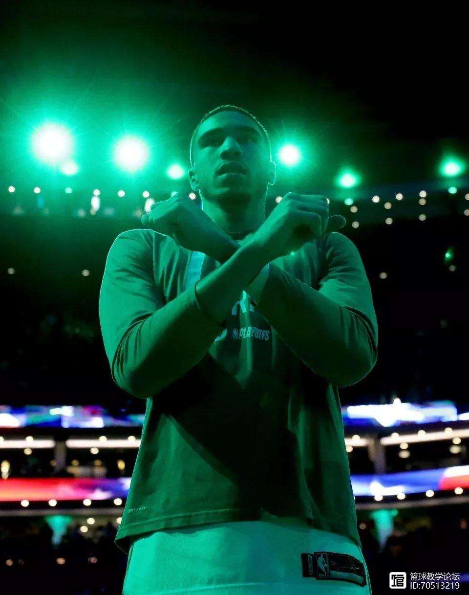 ayx莱万多夫斯基在快船比赛中锐不可当，晋级下一阶段引发热议！全场沸腾不已的简单介绍
