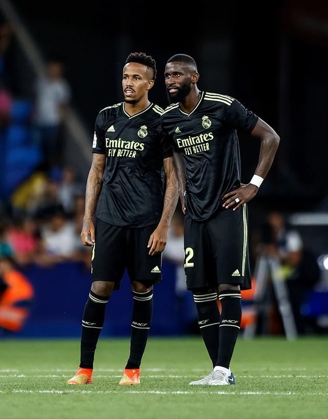 爱游戏官方网站风云突变！都灵关键战远射贴柱，欧联版图或重绘，震撼外界，赛程密集仍需轮换的简单介绍